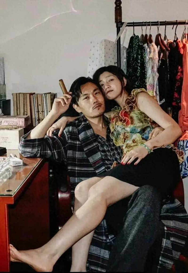 據(jù)知秦昊和陳妍希親密照片是電影《風中有朵雨做的云》劇照。