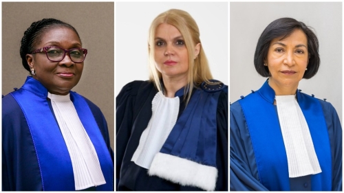 主審法官尤利婭（中），法官雷娜（左）和法官瑪麗亞（右）