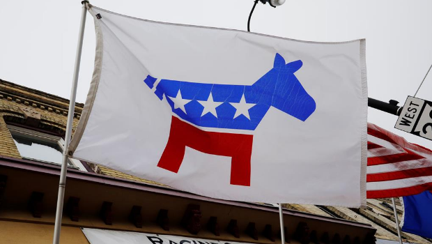 54％的美國成年人表示，他們對民主黨持負(fù)面看法，僅29％認(rèn)同民主黨。