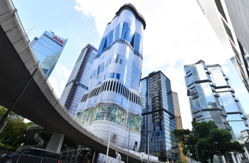 2017年5月份，恒地以232.8億元獨(dú)資投得中環(huán)美利道2號(hào)商業(yè)地，發(fā)展為超甲級(jí)商業(yè)項(xiàng)目The Henderson。