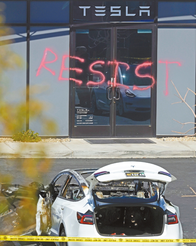 特斯拉接連受毀。
