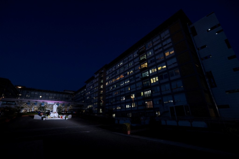 教宗已在羅馬的金美利醫(yī)院（Gemelli Hospital）住院近五周。路透社