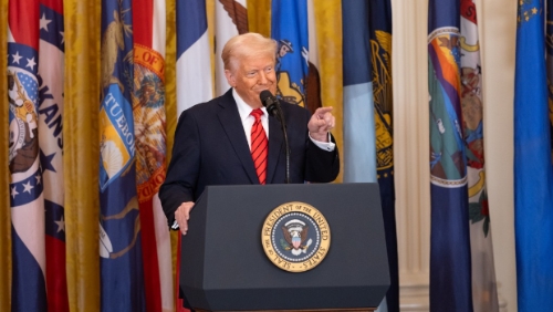 特朗普表示，很快會和烏克蘭簽署稀土協(xié)議。新華社