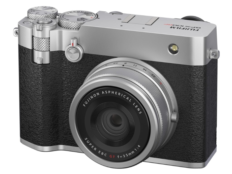 GFX100RF復(fù)古造型有點像熱賣的X100VI，只差少了光學觀景器。