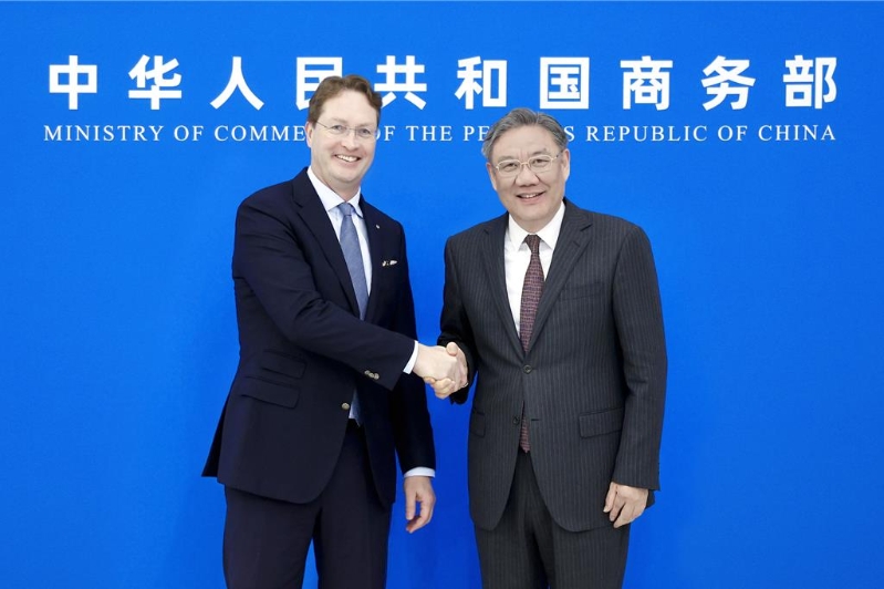 王文濤會見歐洲汽車工業(yè)協(xié)會主席、奔馳集團董事長康林松（Ola K?llenius）。