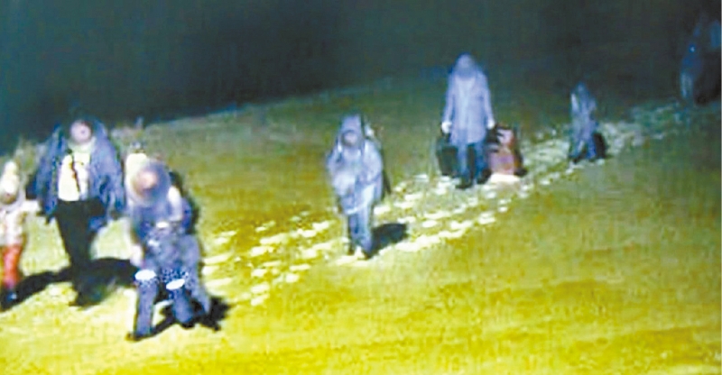 美加邊境偷渡移民。