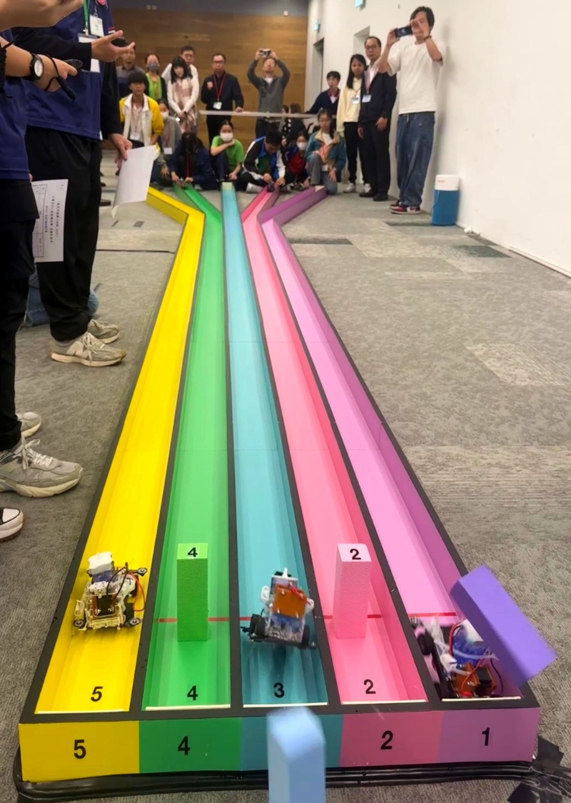 路線競(jìng)速賽賽車往往差別只是一線之間，非常刺激。