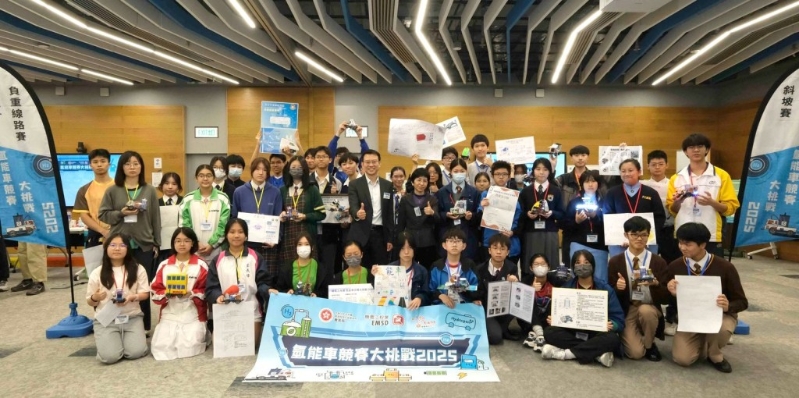 今次的比賽各團(tuán)隊(duì)都表現(xiàn)優(yōu)秀，大家都對(duì)新能源綠色科技更感興趣。