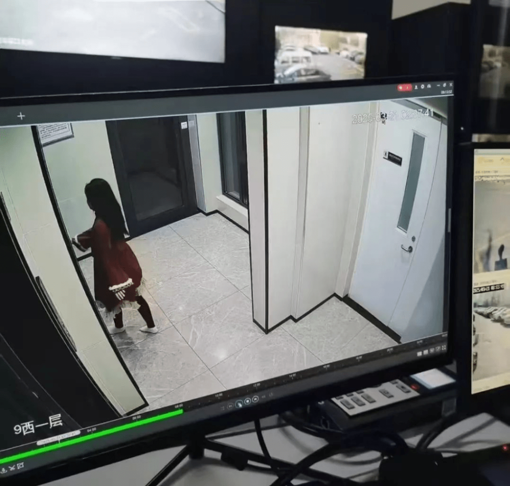 劉摩西失蹤當(dāng)日不穿鞋搭電梯離開(kāi)住處。 笑圈少女@微博.png