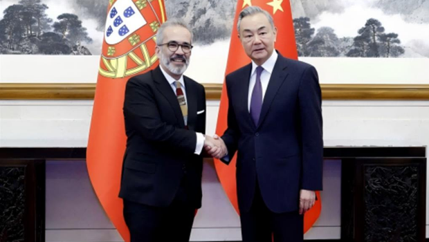 王毅與葡萄牙外長(zhǎng)蘭熱爾舉行中葡外長(zhǎng)級(jí)戰(zhàn)略對(duì)話。