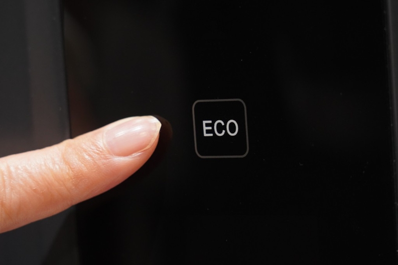 樂信牌新推出的智慧節(jié)能恒溫熱氣體熱水器，還應用了ECO綠色節(jié)能技術，智能分段火排更可自動根據(jù)進水溫度進行分段燃燒，環(huán)保節(jié)能。