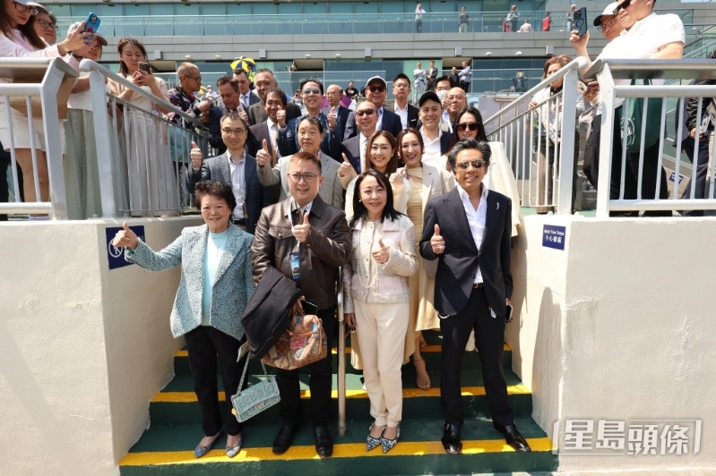 同場(chǎng)拉頭馬的還有胡定欣與高海寧。