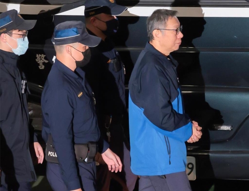 臺北地院裁定，柯文哲等四人延長羈押2個月。