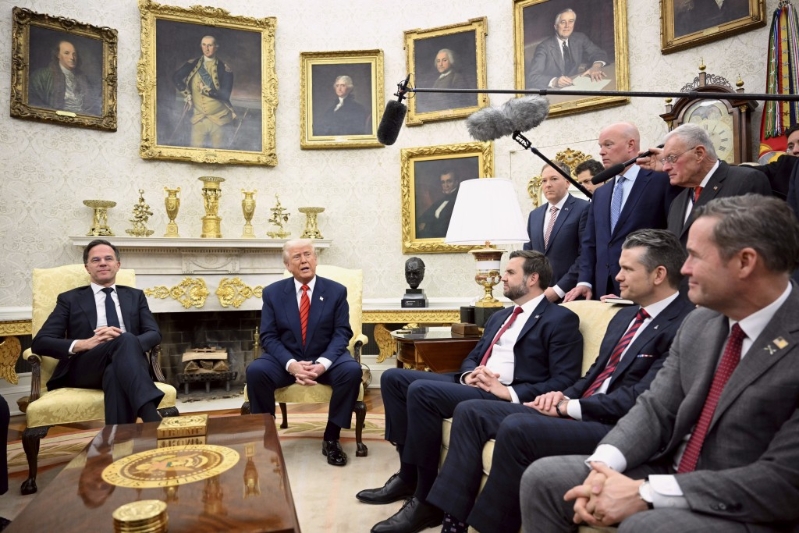 特朗普政府官員錯(cuò)誤邀請(qǐng)傳媒人進(jìn)入加密通訊軟件Signal群組，引發(fā)一場風(fēng)波。 美聯(lián)社