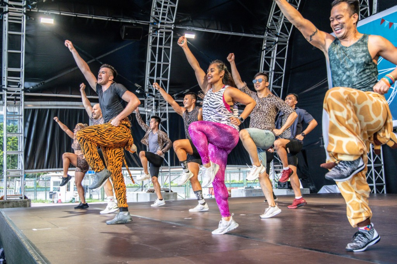 主動(dòng)參與社交活動(dòng)與聚會(huì)