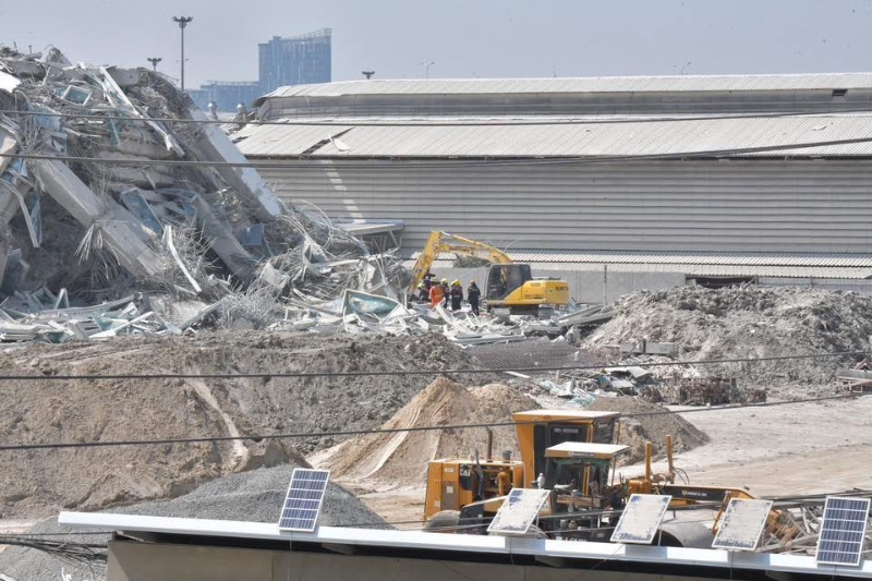 建筑物倒冧后，有傳多名工人被瓦礫活埋。 Fire & Rescue Thailand@facebook