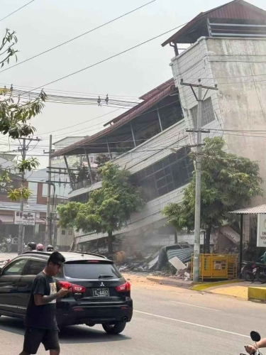 在緬甸曼德勒省拍攝的地震后受損的建筑