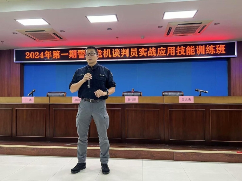 吳志忠曾赴內(nèi)地交流