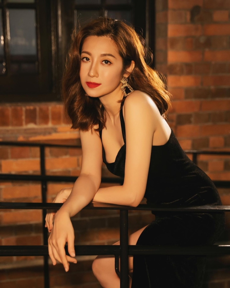 陳自瑤樣靚身材正。