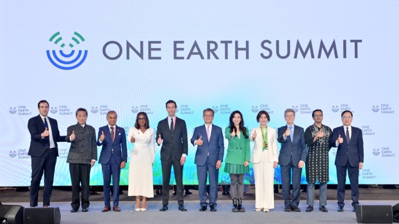 陳茂波早前出席可持續(xù)科技學(xué)院舉辦的世界合一論壇并致辭。