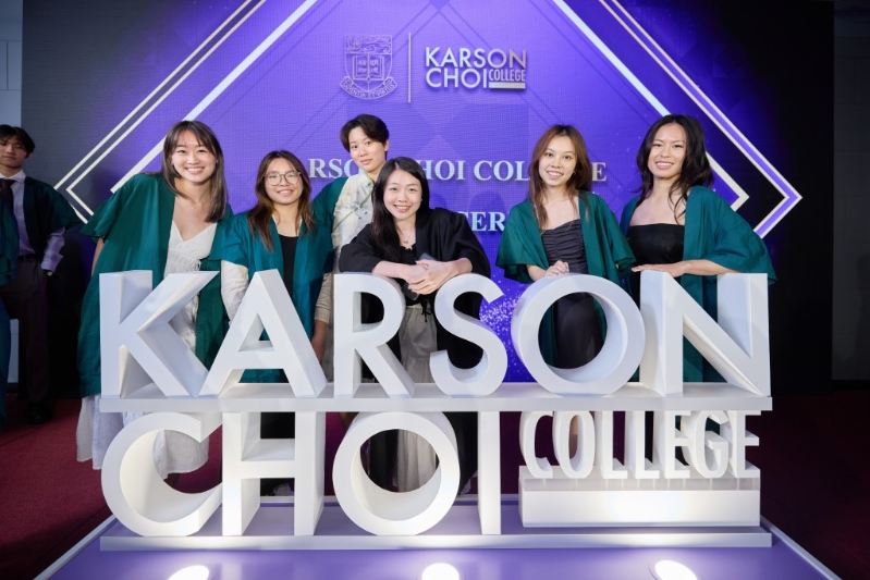 蔡加讚學(xué)院正式啟航，不少學(xué)生趁機(jī)打卡留念。