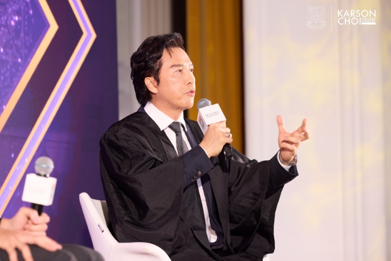 國(guó)際影星甄子丹出席首屆高桌晚宴，與學(xué)子深度對(duì)話。