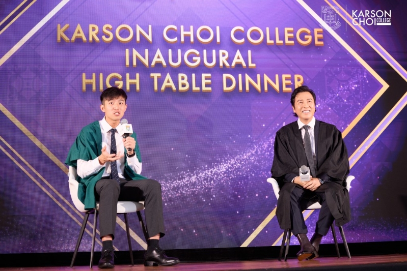 甄子丹（右）跟學(xué)生暢談人生突破與藝術(shù)修養(yǎng)。