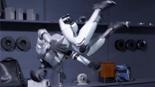 宇樹人形機(jī)器人G1日前完成了全球首次原地側(cè)空翻。