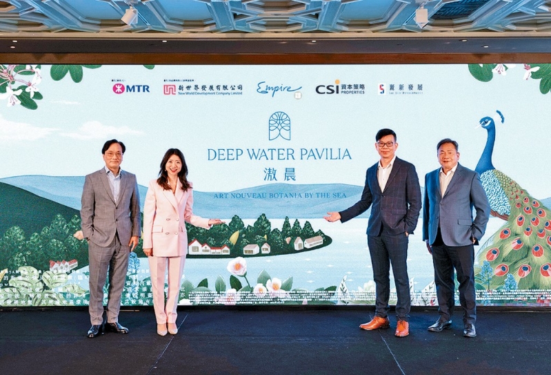 新世界何家欣（左二）表示，公司牽頭發(fā)展的黃竹坑站滶晨料于第二季內(nèi)開(kāi)售。右二為帝國(guó)姚志偉、左一為資本策略何樂(lè)輝、右一為麗新潘銳民。