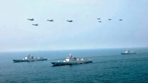 解放軍東部戰(zhàn)區(qū)在臺灣海峽中部及南部相關(guān)海域組織演練