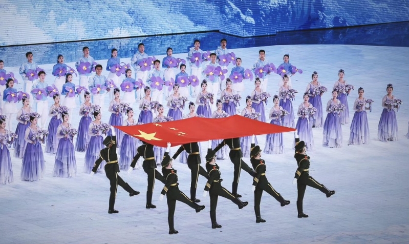亞冬會開幕式，國旗莊嚴(yán)進(jìn)場。