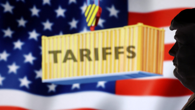 美國(guó)總統(tǒng)特朗普于北京時(shí)間3日凌晨宣布“對(duì)等關(guān)稅”政策，引發(fā)各國(guó)強(qiáng)烈反應(yīng)。