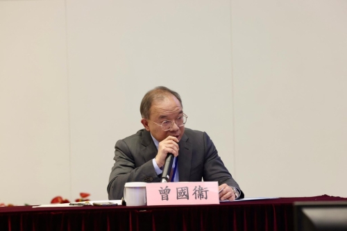 政制及內(nèi)地事務(wù)局局長(zhǎng)曾國(guó)衞在座談會(huì)上發(fā)言。李家超fb