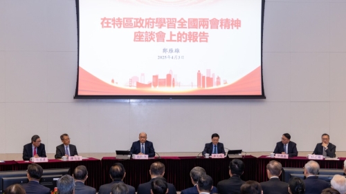 左起：立法會(huì)主席梁君彥、財(cái)政司司長(zhǎng)陳茂波、中聯(lián)辦主任鄭雁雄、行政長(zhǎng)官李家超、政務(wù)司司長(zhǎng)陳國(guó)基、律政司司長(zhǎng)林定國(guó)。中聯(lián)辦網(wǎng)站圖片