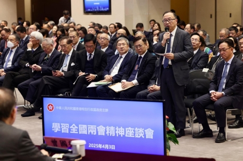 特區(qū)政府官員、港區(qū)全國(guó)人大代表、港區(qū)全國(guó)政協(xié)委員、行政會(huì)議成員、立法會(huì)議員等300多人出席座談會(huì)。李家超fb