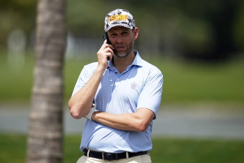 埃里克在社交媒體發(fā)文，指點(diǎn)各國(guó)應(yīng)盡快開(kāi)始主動(dòng)談關(guān)稅問(wèn)題。 美聯(lián)社