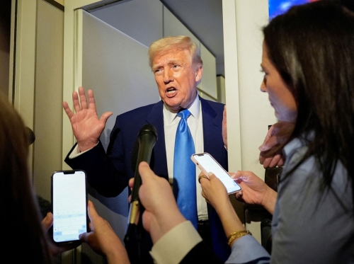 美國總統(tǒng)特朗普6日在空軍一號(hào)上表示，除非外國對(duì)美國的貿(mào)易逆差消失，否則他不會(huì)取消2日宣布的對(duì)等關(guān)稅措施。路透社