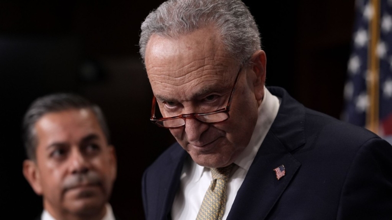 美國民主黨領(lǐng)袖舒默（Chuck Schumer）推動(dòng)立法，盼表決修正案取消部分特朗普關(guān)稅。 美聯(lián)社.jpg