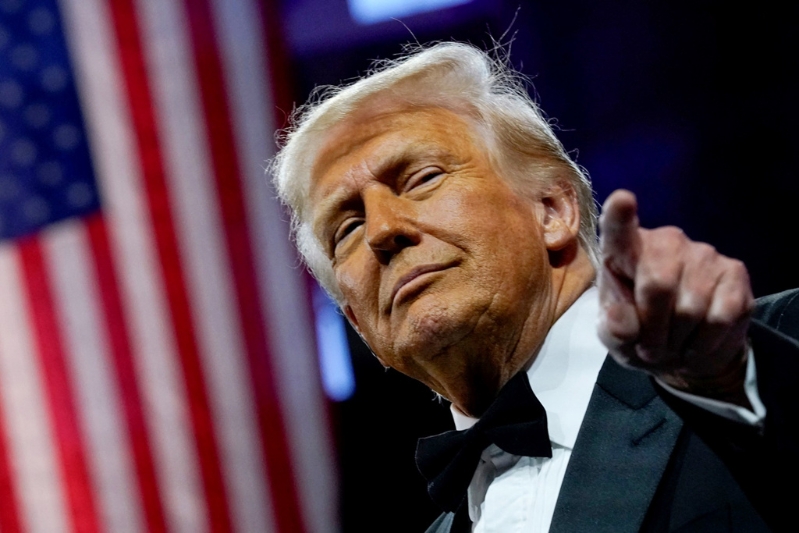 美國總統(tǒng)特朗普8日晚間表示，他曾告訴臺(tái)積電在美國設(shè)廠，否則要課100％關(guān)稅。路透社