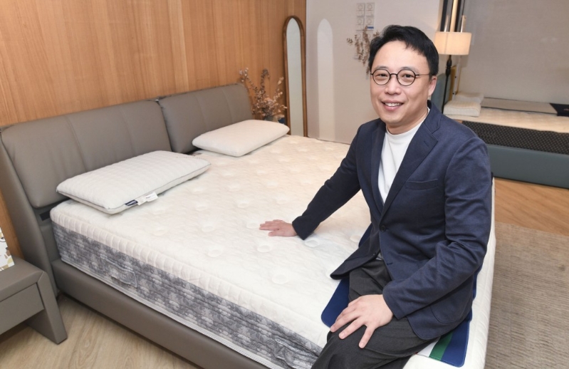 Magniflex香港及澳門負責(zé)人Ronald Ong指出， 要留意床褥并非越硬越好，最重要是承托力足夠，另外亦可留意研發(fā)團隊和國際認證等資料。