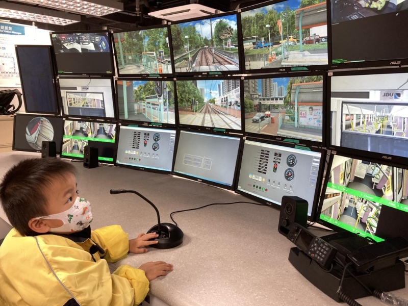 “各位乘客，下一站‘屯門碼頭’。”（圖片授權(quán)：fb@豬仔包の開心日常）