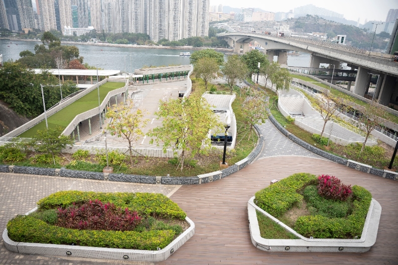 青衣城2期及圍方分別設(shè)有5萬平方呎的綠化休憩空間。