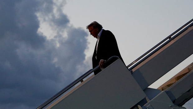 美國(guó)總統(tǒng)特朗普于美國(guó)佛羅里達(dá)州西棕櫚灘棕櫚灘國(guó)際機(jī)場(chǎng)離開空軍一號(hào) 美國(guó)總統(tǒng)特朗普于美國(guó)佛羅里達(dá)州西棕櫚灘棕櫚灘國(guó)際機(jī)場(chǎng)離開空軍一號(hào)