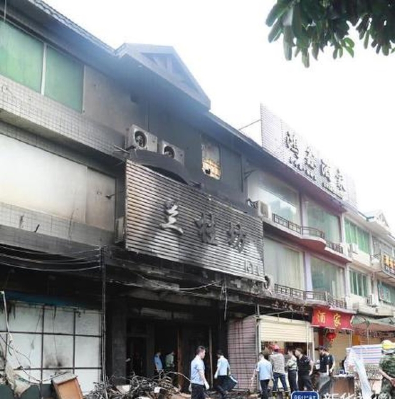 3層KTV被熏黑。 資料圖片