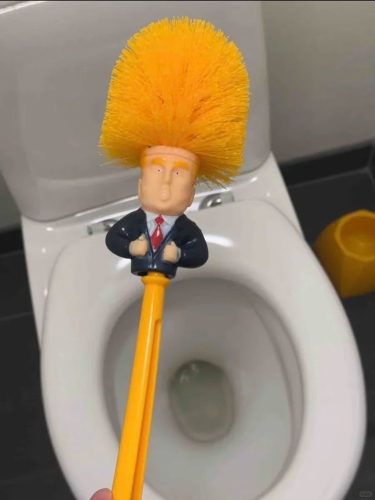 關稅戰(zhàn)下，惡搞特朗普的馬桶刷熱賣。小紅書@小蚊子de裝修日記