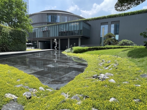 佛山文青好去處2025｜５. 和美術(shù)館 和美術(shù)館（HEM）是由家族設(shè)立的非營利民營美術(shù)館，面積約為16,000平方米。