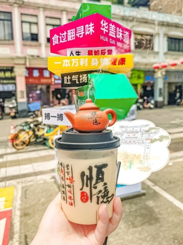 11. 華蓋路步行街 網(wǎng)紅打卡之選順德茶飲。（晶曾菇@小紅書）