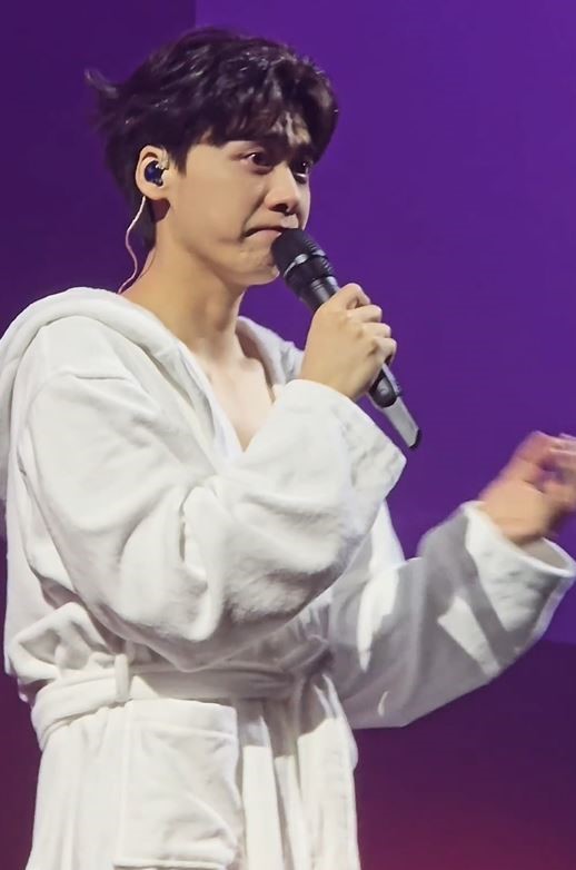 李易峰被歌迷的支持深受感動。微博@啊蠻蠻啊