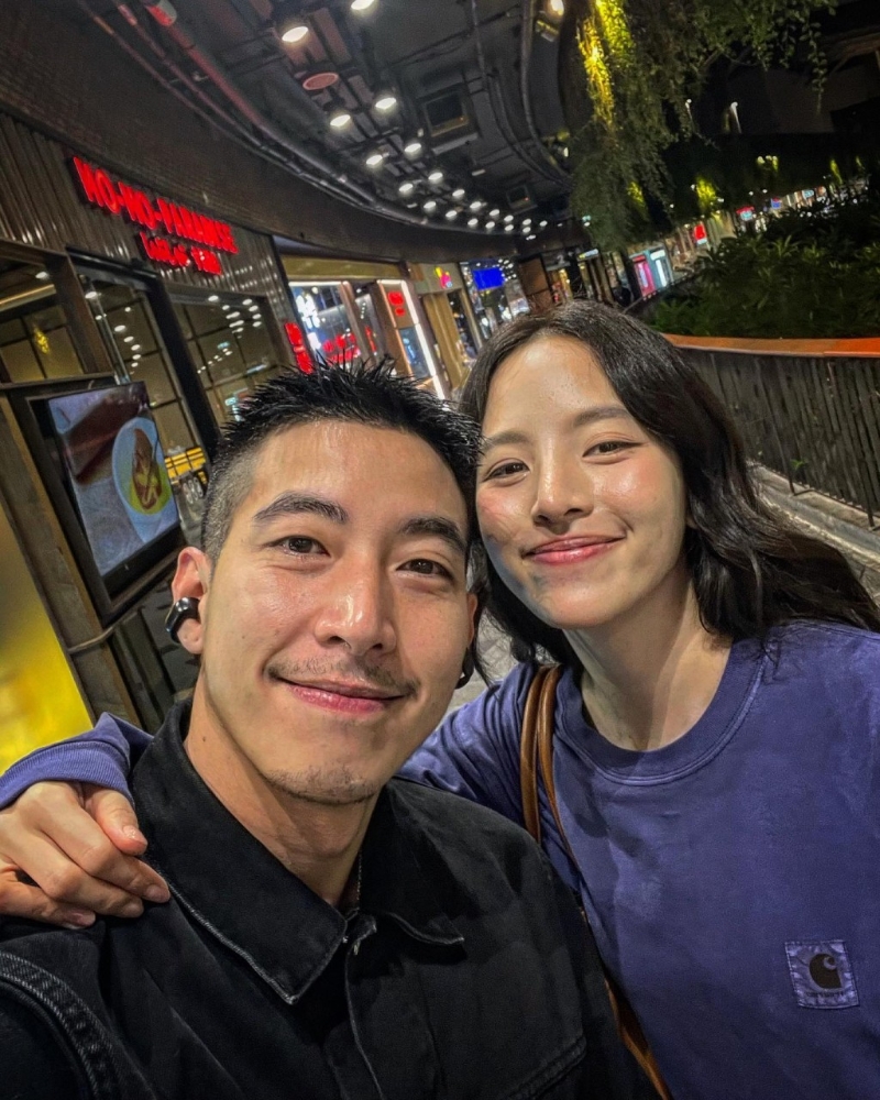 Tono與泰劇女神Nychaa（右）拍拖8年。