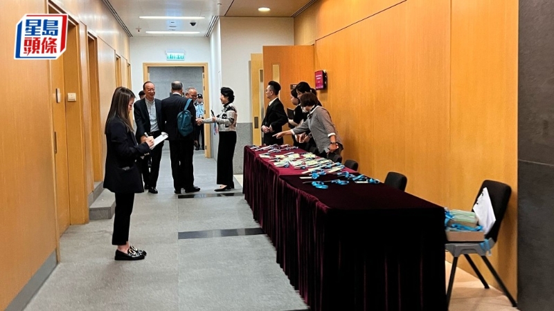 政府今午（17日）召開港區(qū)全國人大代表及全國政協(xié)委員專題座談會